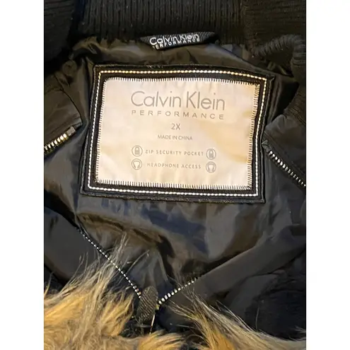 Calvin Klein  Performance Women's Black Puffer Coat with Faux Fur Hood. Size 2X - Image 4