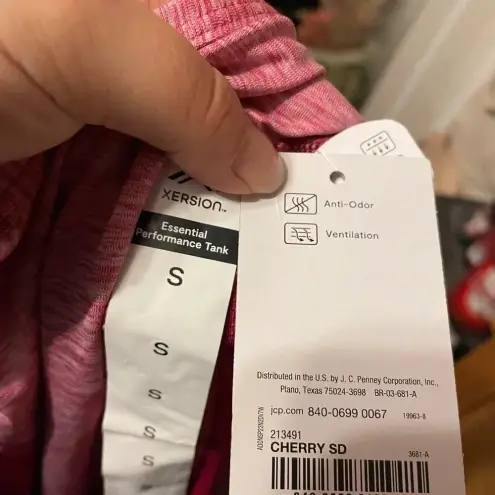 Xersion NWT  RED RACERBACK ACTIVE TANK