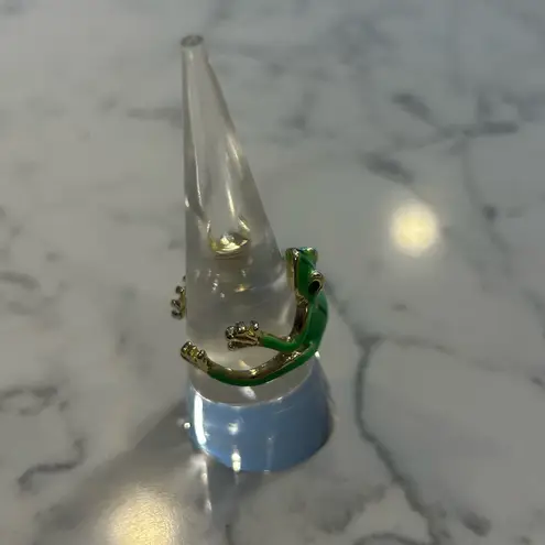 Frog Ring Green Wrap Around Hugging