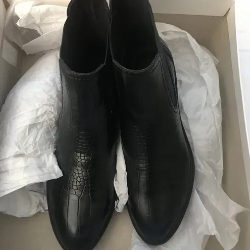 Treasure & Bond Women’s Black Gabriella Chelsea block/chunky heel boot size 5.5M