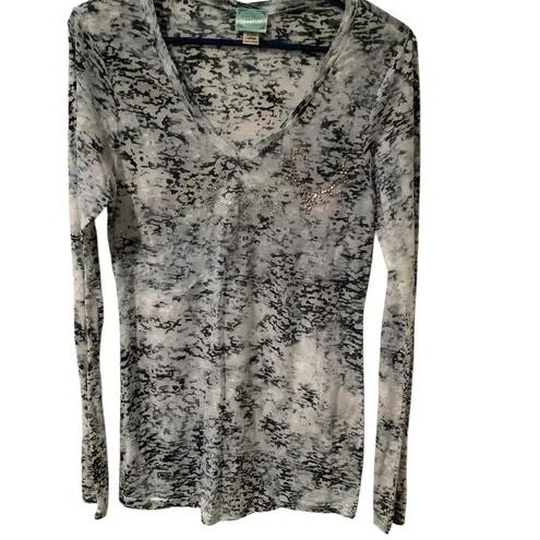 Sheplers Beautiful Patterned Women's Long Sleeve Blouse in Blue and White Bling Size L