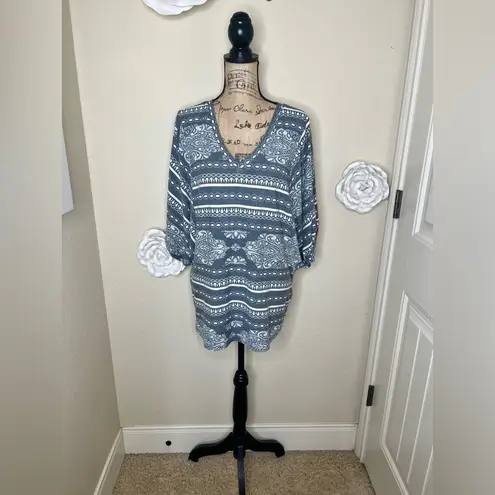 LuLaRoe NTM: Short Balloon Sleeved Blueish Gray & White Printed Renee Top Sz L