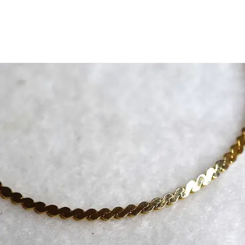 Classic Old School Serpentine Link Gold Tone 7.5" Stunning Fashion Bracelet