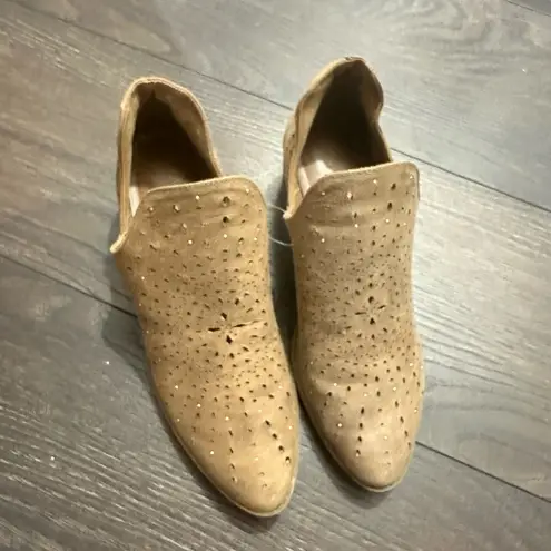 Fergalicious Fergie Women’s 6.5 Ankle Boots