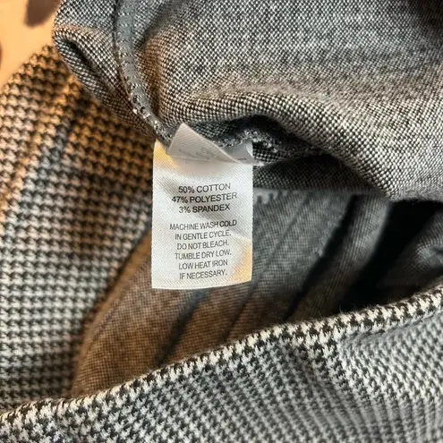 Crosby Dress Pants – Size Small
Classic black & white houndstooth 🖤🤍