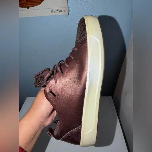 Ecco Women’s Leather Sneakers Brown Textured Toe – Size 7