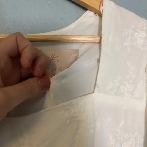 Gal Meets Glam Violetta White Embroidered Midi Dress Size 12 Petite Party Grad