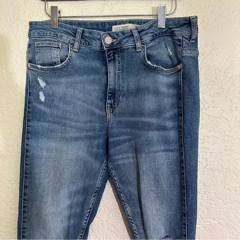 ZARA  Basic Z1975 Denim High Rise Size 8 Raw Hem Skinny Jeans Distressed Size 8