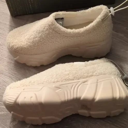 Koi Flamma Cream Microfiber Chunky Cream Platform Shoes Size 9