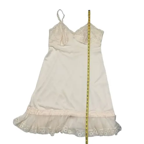 Vintage Unbranded Femine Chemise / Slip Dress Pale Pink / Peach Size L Size M