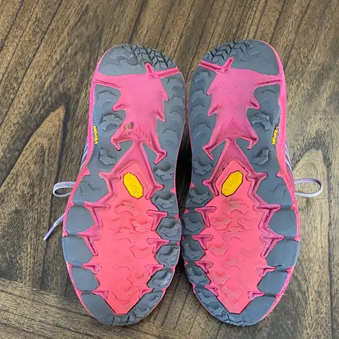 Hoka Speedgoat 4 Shoes Womens 9
Pink Black Trail Woods Hiking Terrain
Vibram