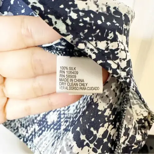 Antonio Melani  V-Neck Sleeveless Blue Snakeskin Print Blouse 100% Silk Size‎ XS