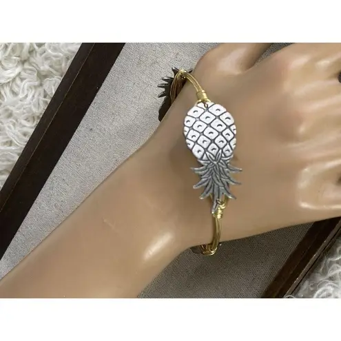 BOURBON AND BOWTIES 3 PEWTER Pineapple WIRE BRACELET 8" EUC Silver