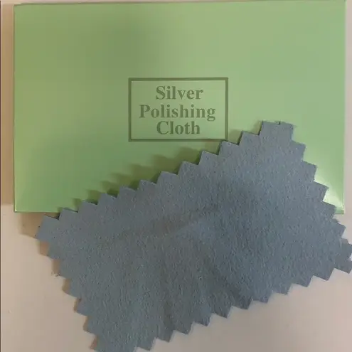 Adjustable ring with reversible color insert.