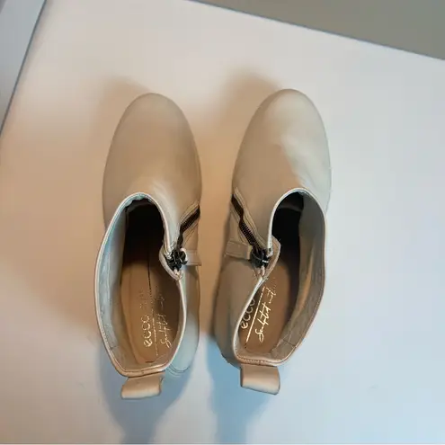Ecco Shape Sculpted Motion 35 Women’s Sz 8.5 Cream Leather Platform Ankle Boots