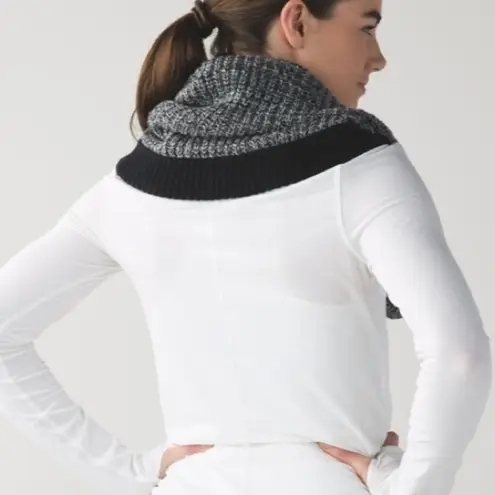 Lululemon Falling Freely merino wool neck warmer