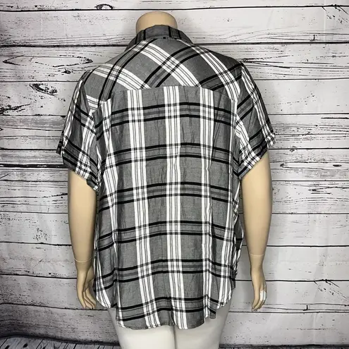 cj banks  NWT Size 2X 20/22W Black & White Plaid 100% Rayon Button Down Shirt Top