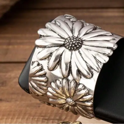 🌼🌼🌼BOGOHO 🌼🌼🌼Floral Silver Cuff Bracelet and Matching Ring Set