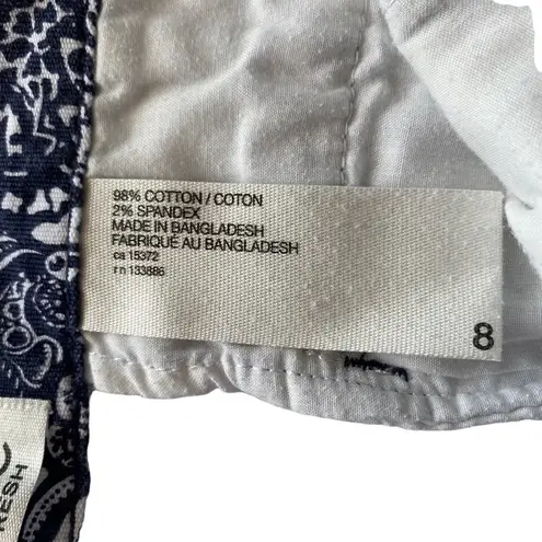 Joe Fresh women's size 8 with a 4" inseam blue and white shorts pockets