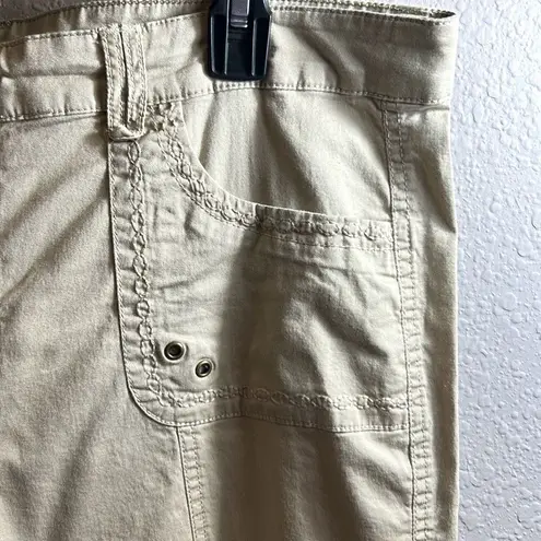 Style & Co B25 . Khaki cropped pants size 16