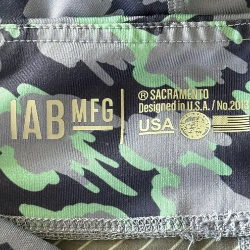 IAB MFG SZ 10 Large Yoga Shorts Camo Elastic Waist Stretch Compression Womens
