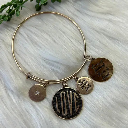 Love never fails bracelet