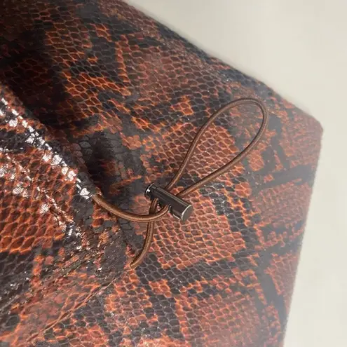 SHOEDAZZLE Women’s Knee Boots Reena Snake Design Beown Size 8 Zipper Closure NEW Brown