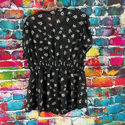 Torrid  Womens Blouse Size 2 Black Floral Pleated Button Up Elastic Waist Top Sem