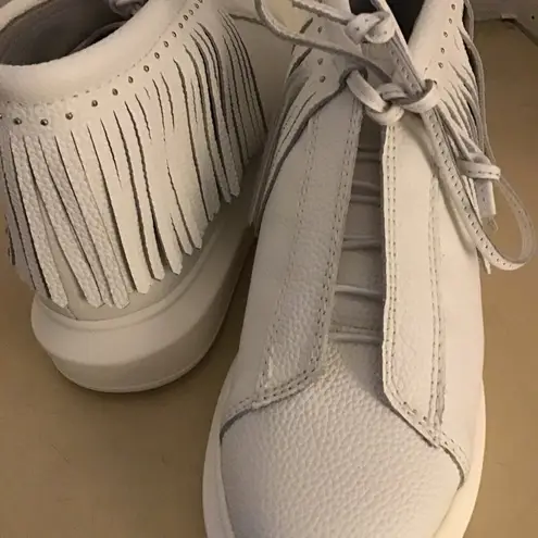 Hollie Watman women white leather fringe platform moccasin sneakers Size9.5 Size 9.5