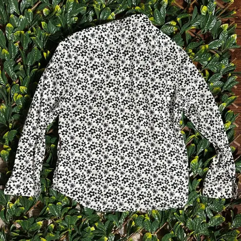 EXPRESS  Black and White Button Up Longsleeve Shirt Size Large