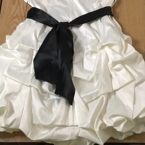 Ruby Rox New Juniors/Women’s Halter Dress Bow Stretchy Soft White Ivory Size 3