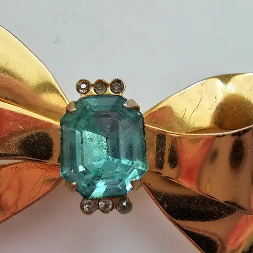 Coro Rose Gold Tone Metal Bow with Turquoise Rhinestones Pin Brooch Blue