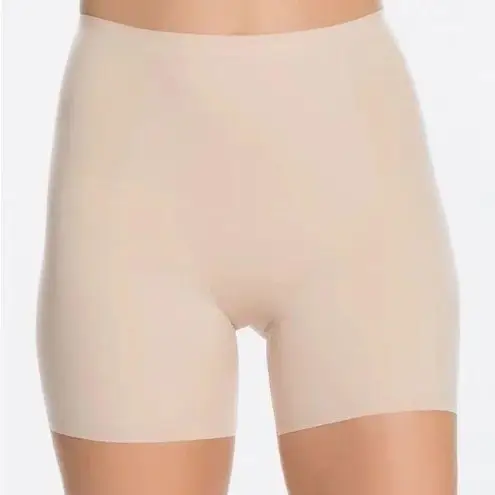 NWT "Hey Girl" brand seamless shaping shorts. Beige L Size L