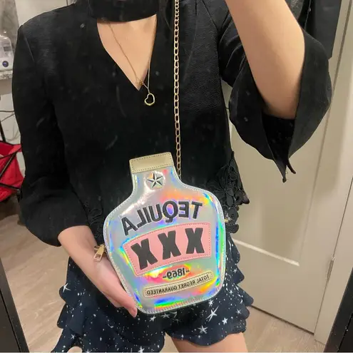 Boutique tequilla holographic crossbody bag silver