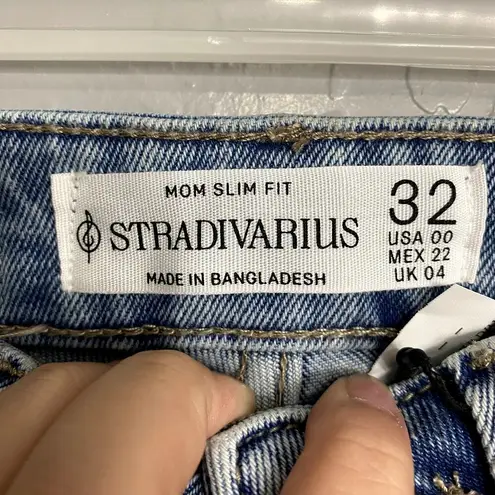 Stradivarius NWT  Mom Slim Fit Petite Sz 00 Denim Jeans