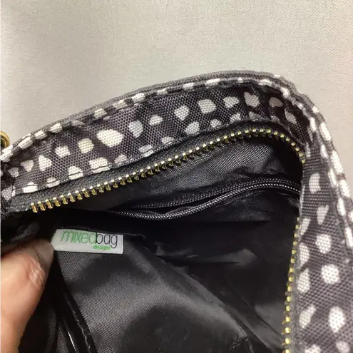 Cross body purse. New. Black and white pattern