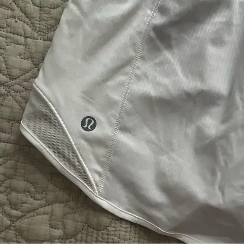 Lululemon  hotty hot high rise 2.5" shorts size 6