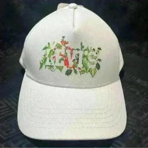 Levi Strauss & Co NWT Seasonal Graphic Women’s Adjustable Baseball Cap White