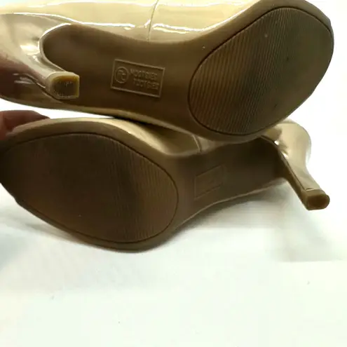 Mootsies Tootsies Peep Toe Nude Color Low Heel Open Toe heels size 8