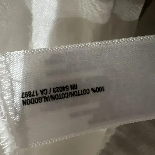 Old Navy  White Button Up Shirt ~ Size Small - Image 7