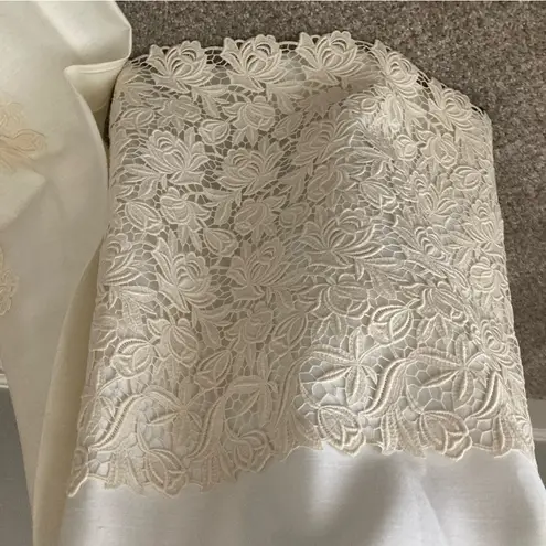 Vintage 1950’s Short Sleeved Ivory Linen Wedding Bridal Dress With Train