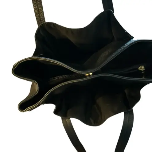 Relic Women's Black Geometric Shoulder Bag with Multiple Compartments