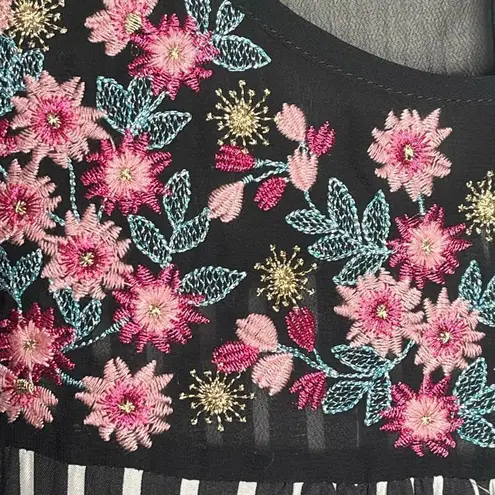 Savanna Jane Sz S Blouse Black White Stripe Floral Embroidery Top Black