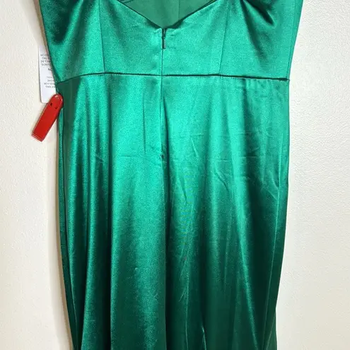 Mac Duggal Ieena for emerald green square neck line long gown dress size 4