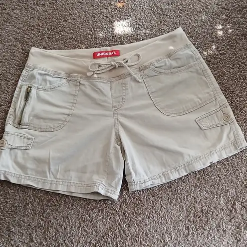 Unionbay womens tan cargo shorts size 9