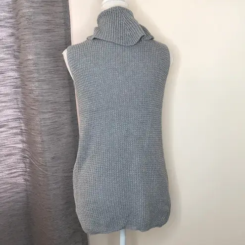 Vince Camuto Two by  Petite Small grey sleeveless turtleneck sweater