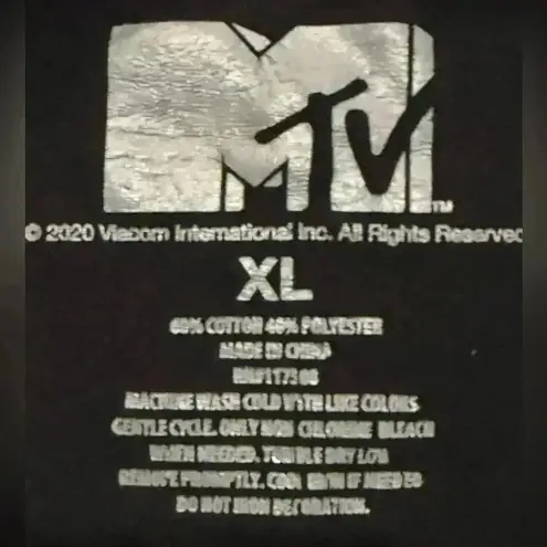 MTV Official Merchandise Cropped Long Sleeve Graphic T