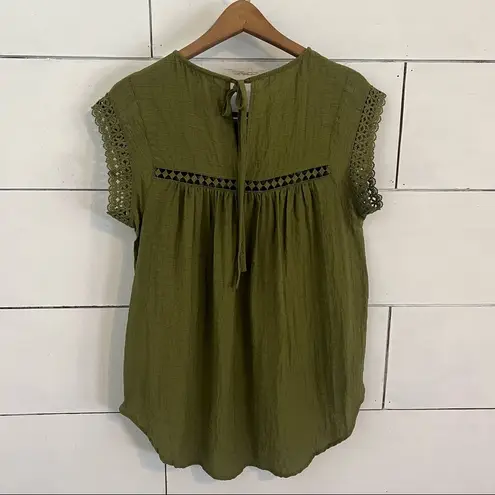 Ro & De  Olive Green Lace Detail Babydoll Blouse. Size Small.