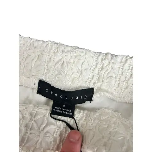 Sanctuary  Women's Crochet Shorts Sz small NWT - NOTE small defect noted in pic -