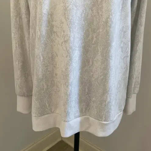 Mondetta Snakeskin Crewneck Pullover Sweatshirt size Small Cream Soft Girl Layer